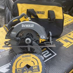 DEWALT FLEXVOLT 60-Volt MAX Cordless Brushless 7-1/4 in. Circular Saw with Brake (Tool-Only