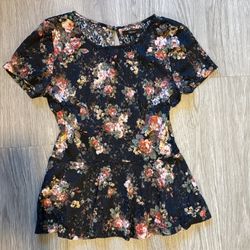 Forever 21 Flowery Top Size Small
