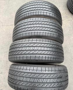 225/60/18 Yokohama Set de Tires con 80% de vida las 4