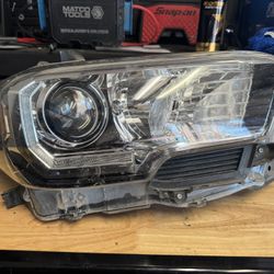 2020 toyota takoma  headlights oem $140