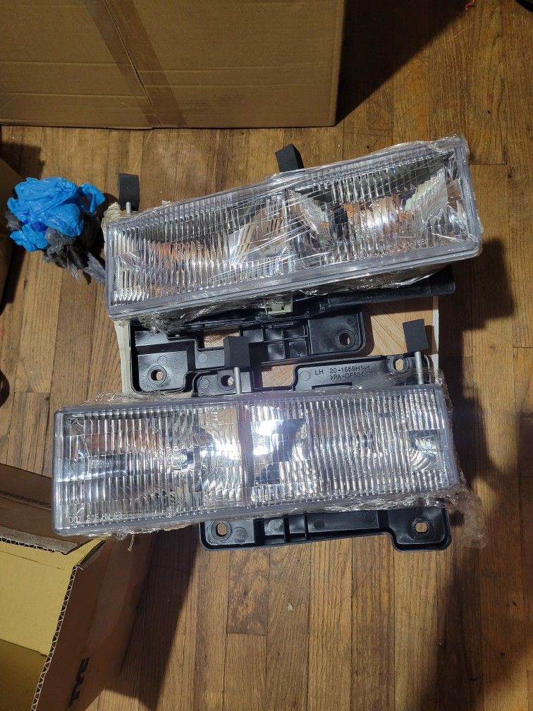 Brand New Headlight For Chevrolet Or Gmc