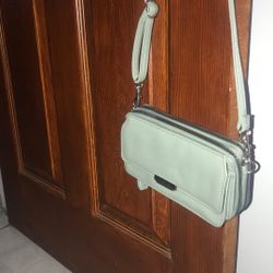 Cross arms Purse REACTIONS 