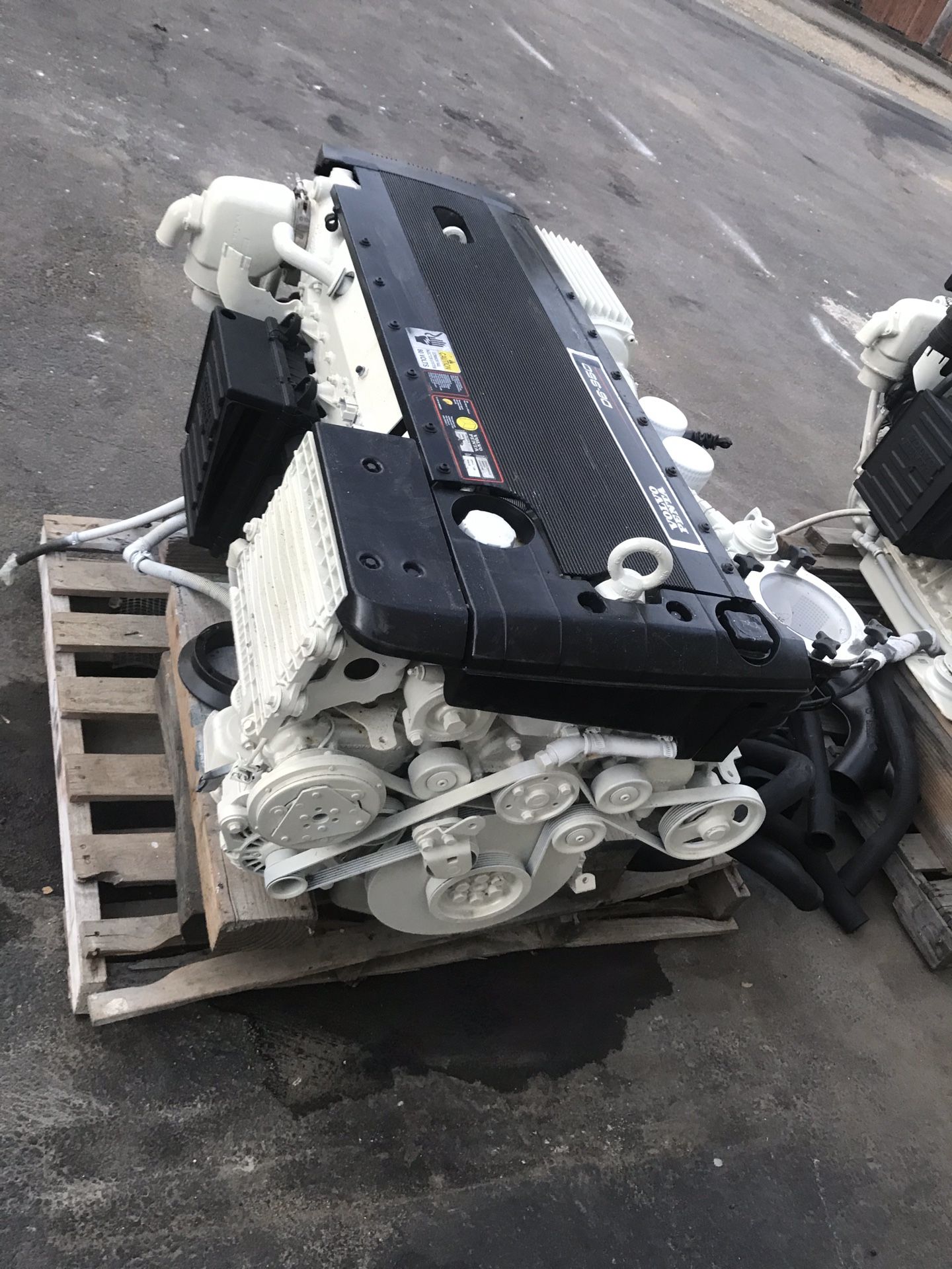 2 Volvo Penta D6-350 A&B w Power Supply