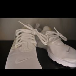 Nike Air Presto GS Triple White Whiteout 833875-100 size 7.5 Women's New