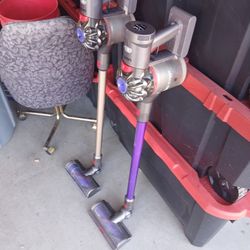 2 x  Dyson stick vacuums V8 and V7 new batteries replace just a week ago on both price is for both