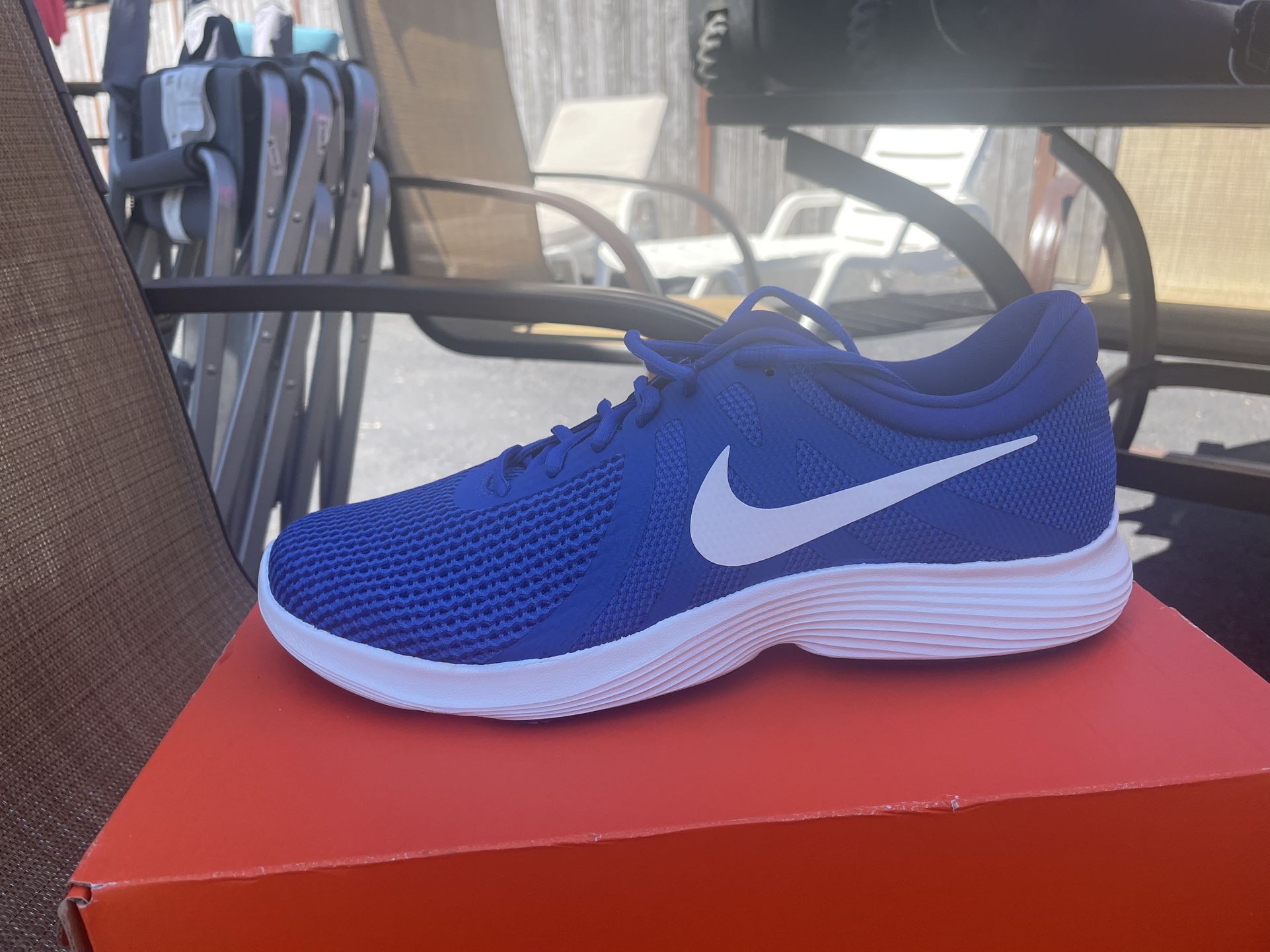 Mens Nike Revolution 4 11