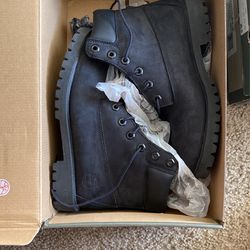 Size 6y Timberland BRAND NEW WORE Once 