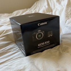Canon EOS R50 Closed box