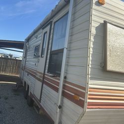 1985 Road Ranger Camper/Trailer – Clean & Remodeled – Title in Hand