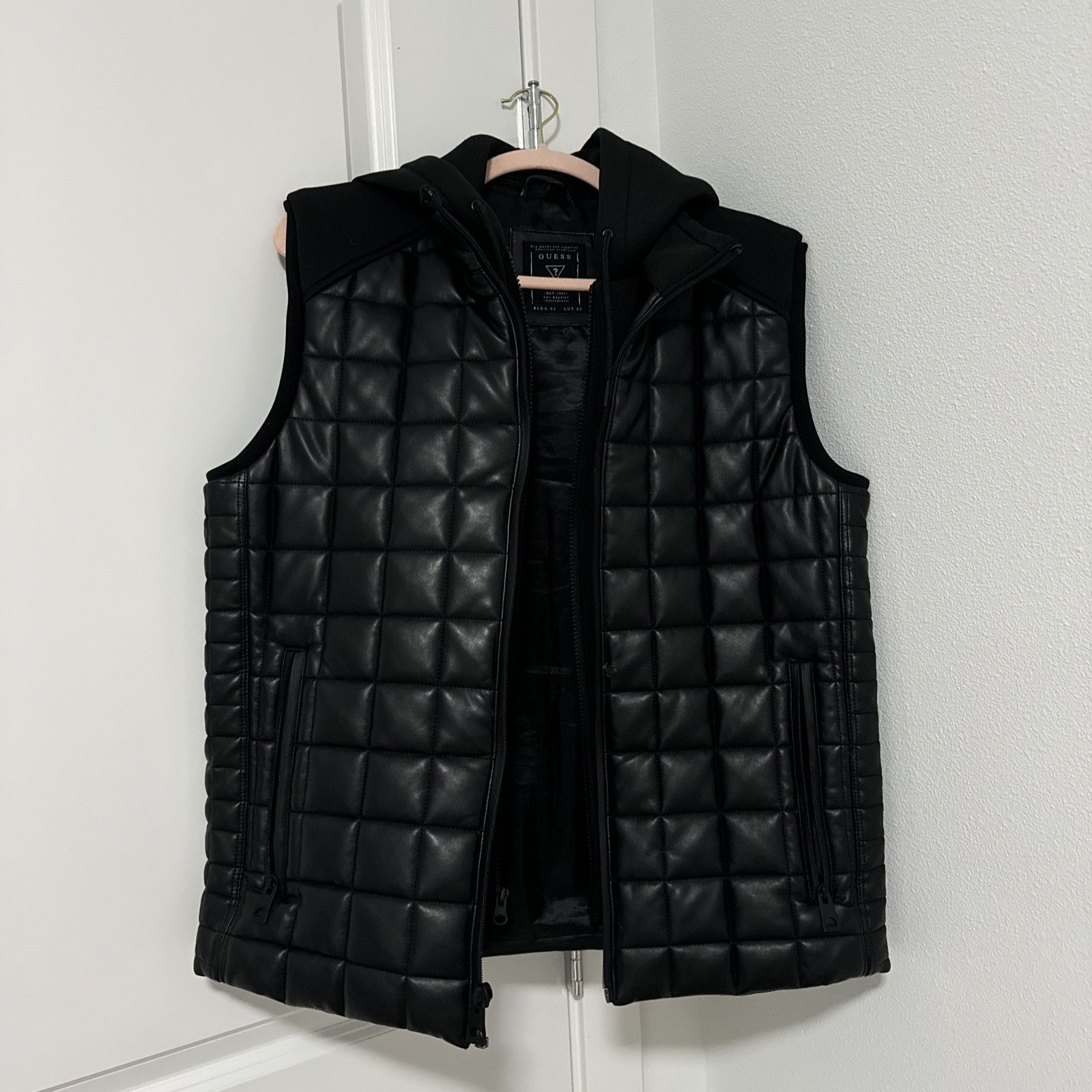 Authentic GUESS Sleeveless Men Vest Jacket Coat & Hoodie (BLACK) Size M