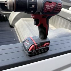 Milwaukee M12 Cordless Drill with Battery