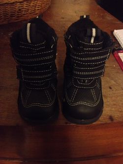 Snow boots size 4 Kids