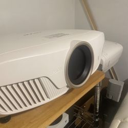 Epson 4k HDR Projector 