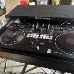 Pioneer Ddj Rev 5 With Odyssey USA Flight Case 