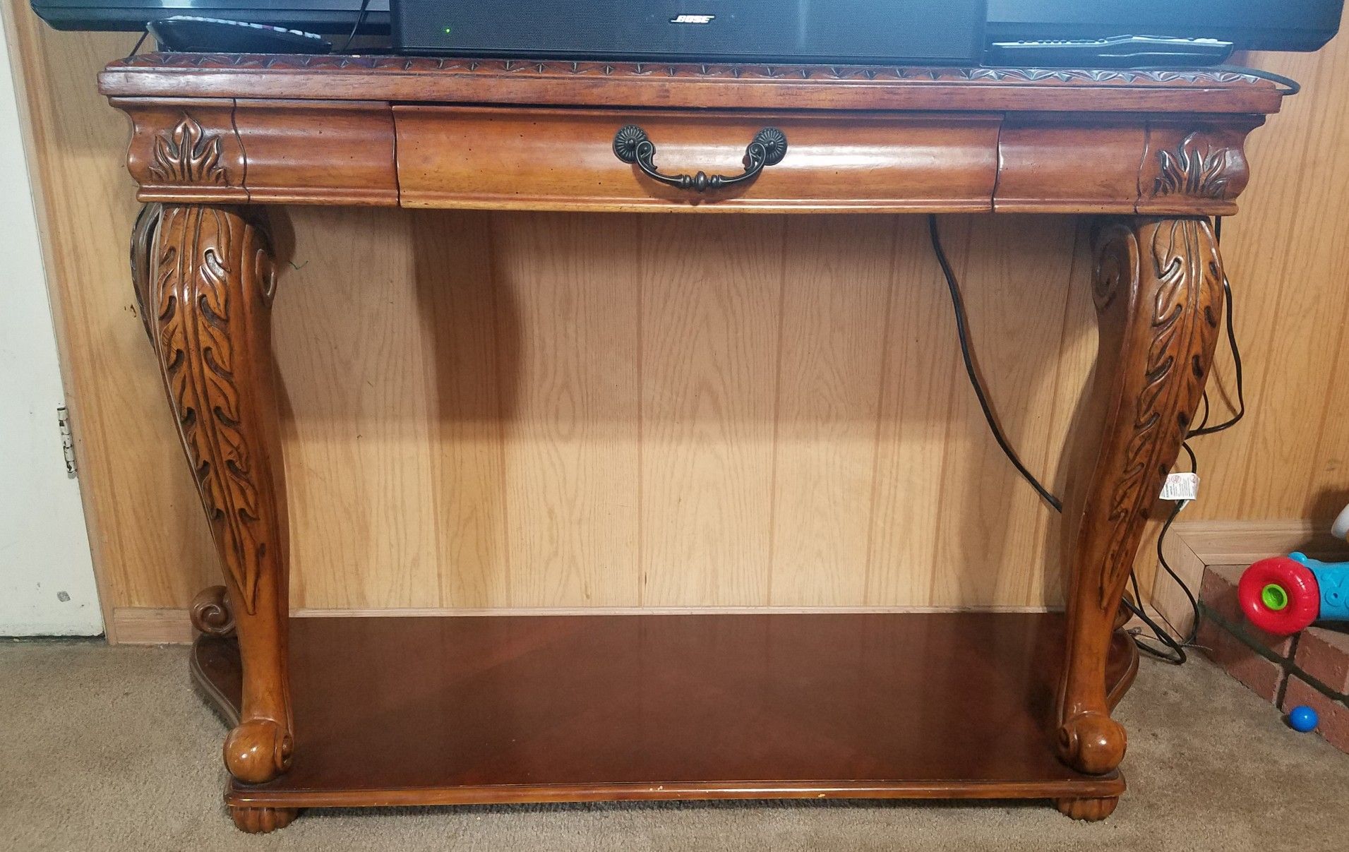 Matching set: coffee table/tv stand