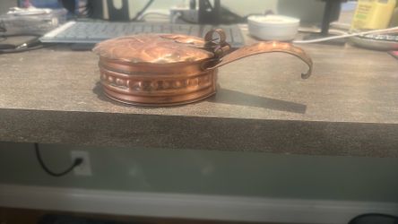 Gregorian crumb catcher
