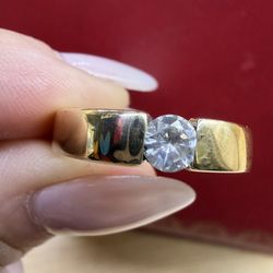 14K YELLOW GOLD RING 