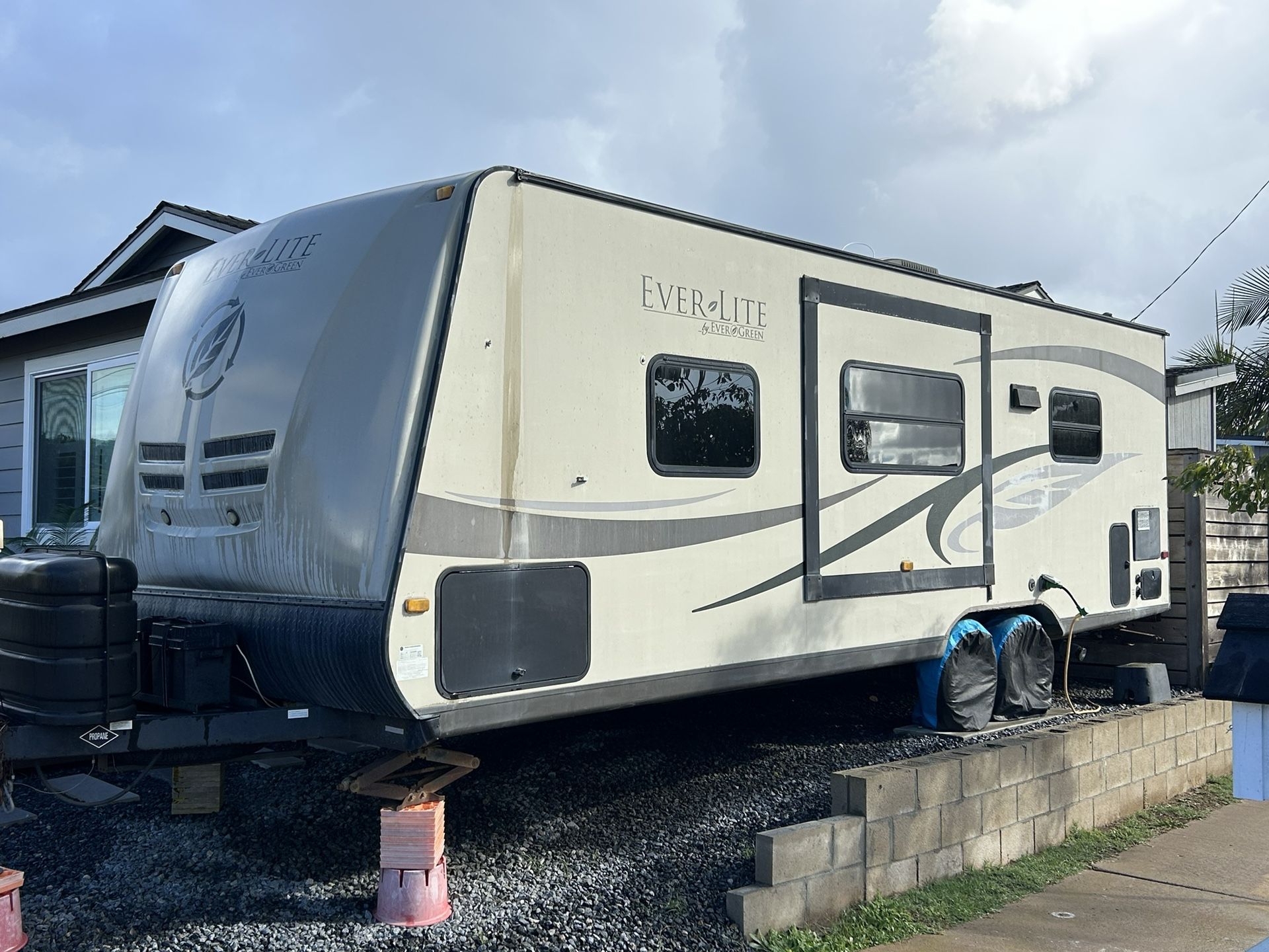 Travel Trailer Rv 27’  Camper 