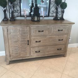 FARMHOUSE STYLE DRESSER AND MIRROR. EXCELLENT CONDITION. 18 X 66