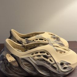 Yeezy Foam RNNR MX Cream Clay