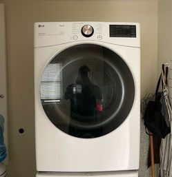 LG Dryer LG DLGX4001W 27" Gas Smart Dryer with 7.4 Cu. Ft. Capacity