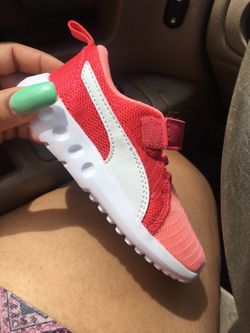 New never worn PUMA KIDS SNEAKERS