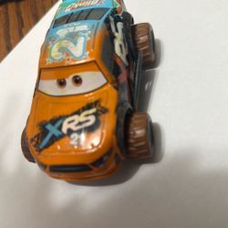 Disney Pixar Cars XRS Mud Racing Vehicle Surtido de vehículos de carreras a presión a escala 1:55, suspensiones reales, todoterreno, diseño salpicado 