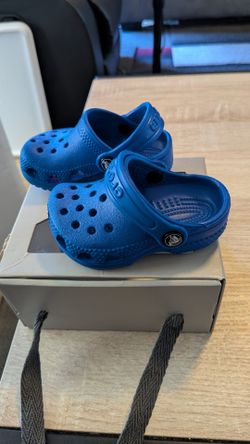 Size 2-3 Blue Crocs
