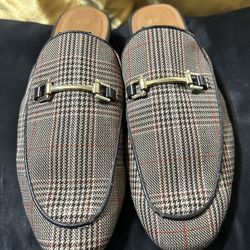 Mens H&M slip on 10-10..5 plaid with gold chain detail