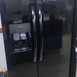 Like New Black Side by Side Frigidaire Refrigerator Fridge With Warranty 