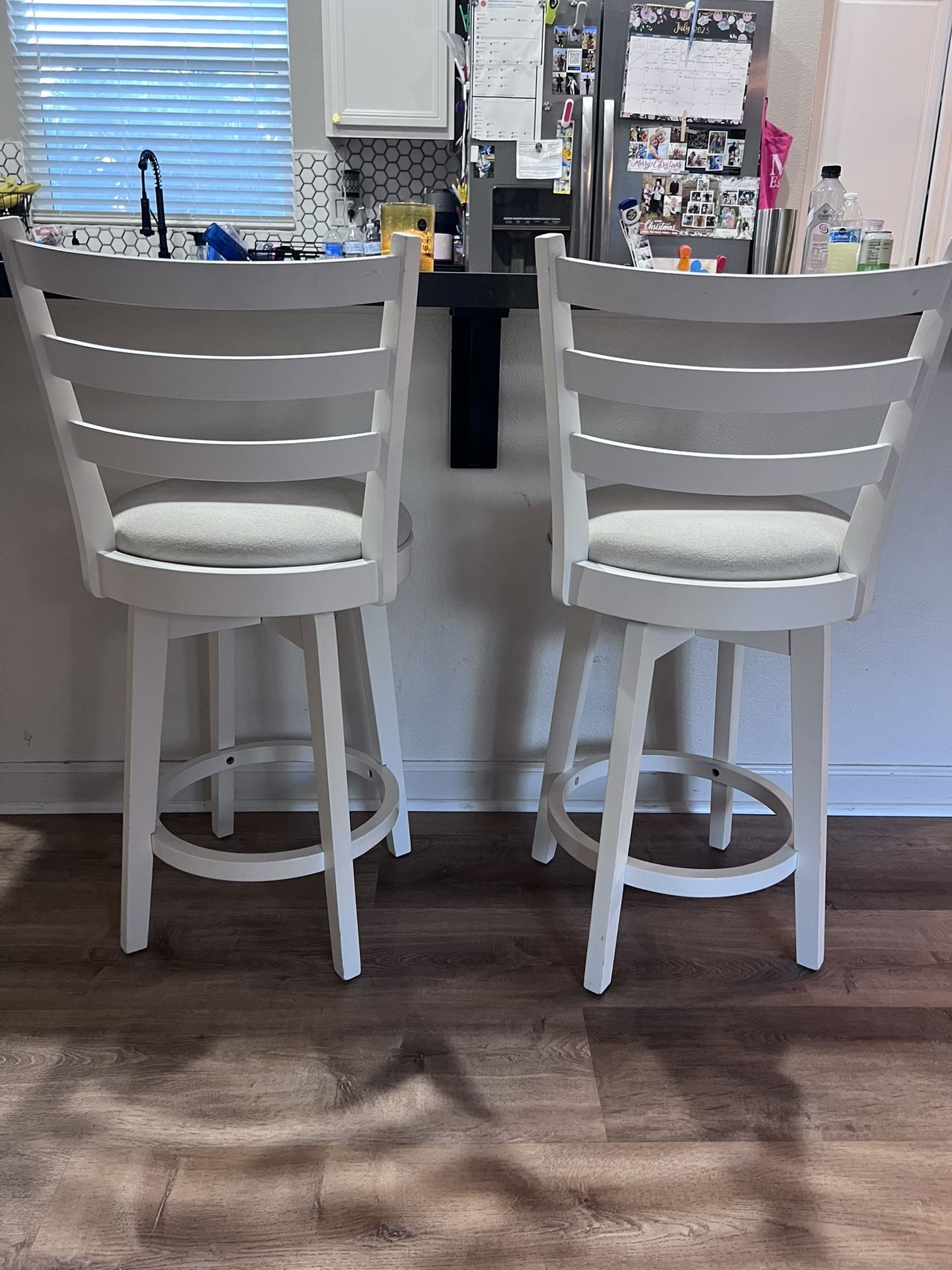 Bar stools (White) 