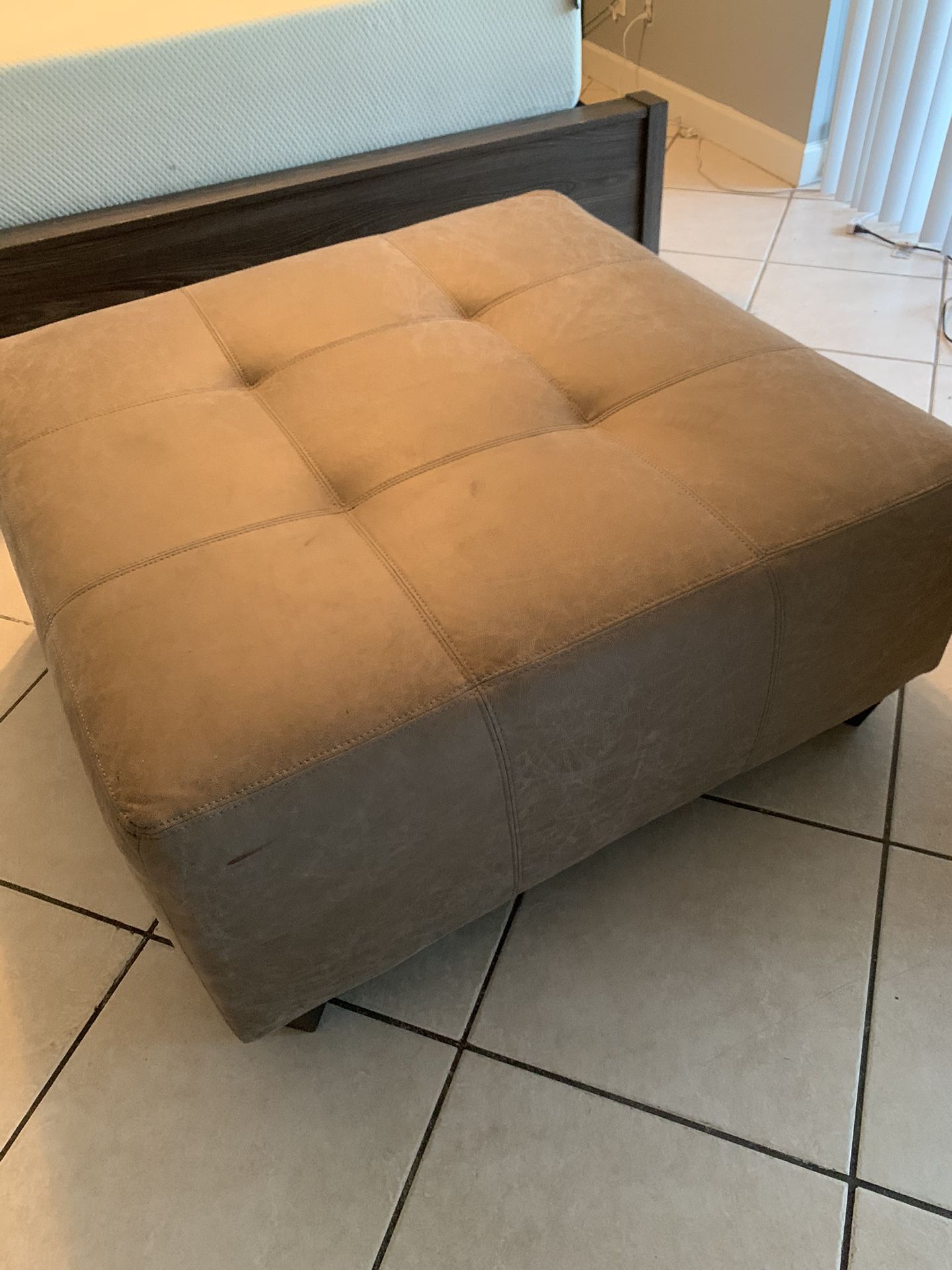 3‘3“ By 3‘3“ Coffee Tables/Ottoman 