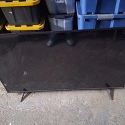 65" Tlc Roku Tv + Ps4 Pro With Controller 