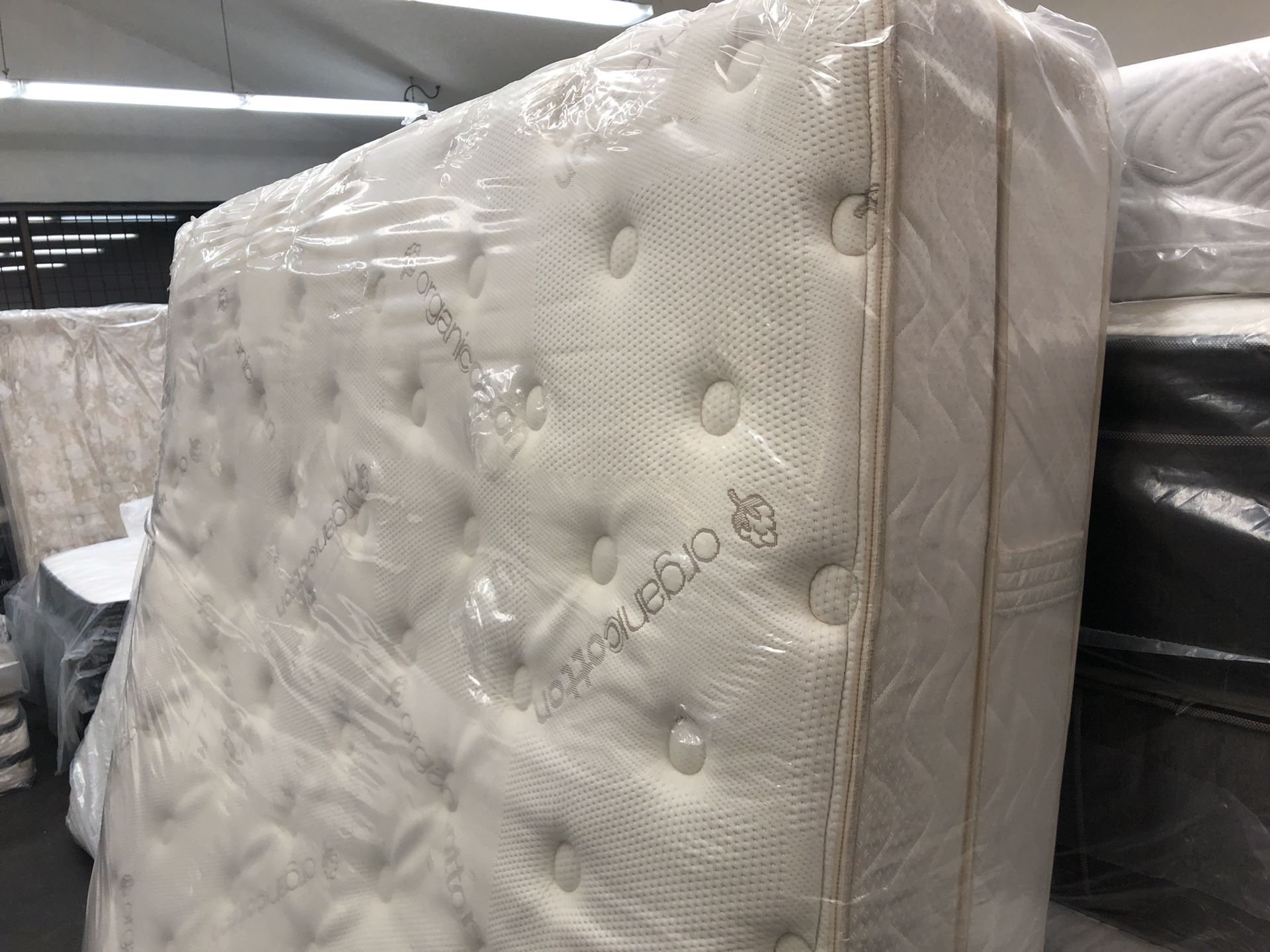 KING SIZE SAATVA MATTRESS & BOX SPRINGS BED SET