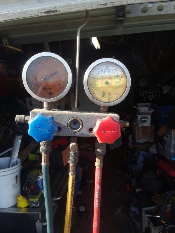 SnapOn refrigerant manifold gauge set for A/C for Sale in ROWLAND