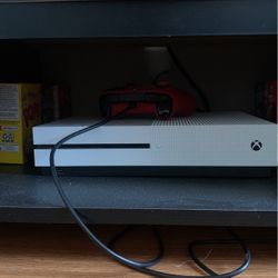 XBOX ONE S (Great Condition)