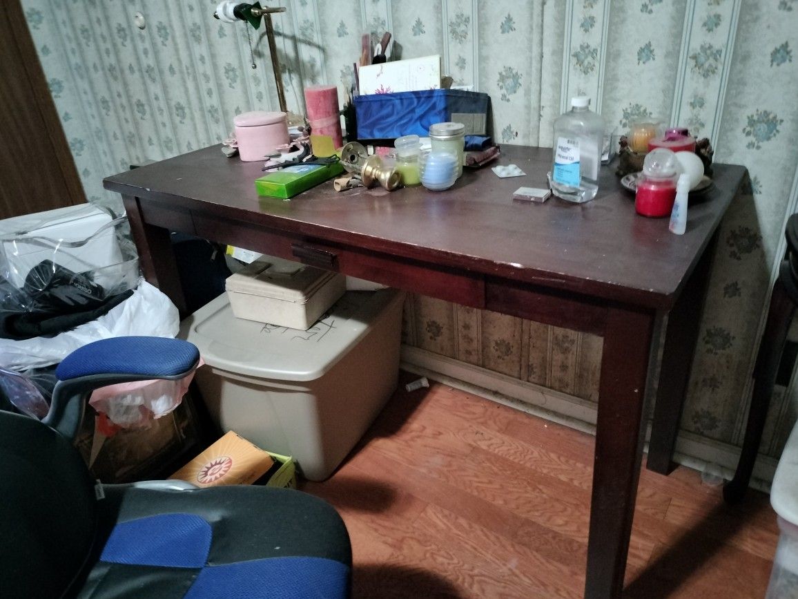 Offers?? Solid Wood Computer Desk With Pull Out Keyboard Draw