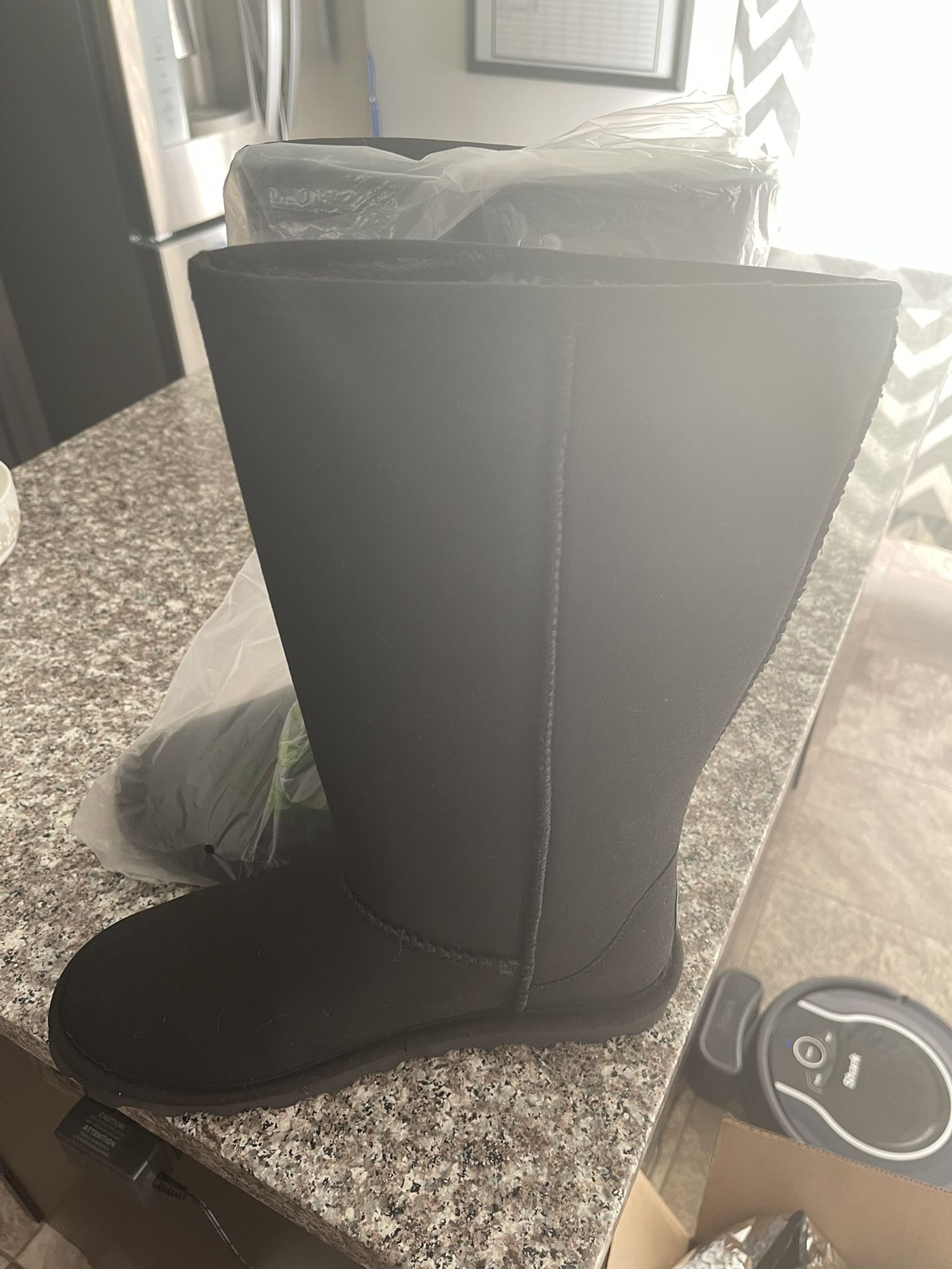 Bearpaw Vegan Elle Tall - Size 9