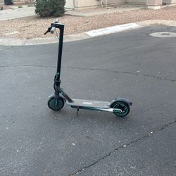 ast Electric Scooter – 28 MPH – 24 Mile Range – New Battery