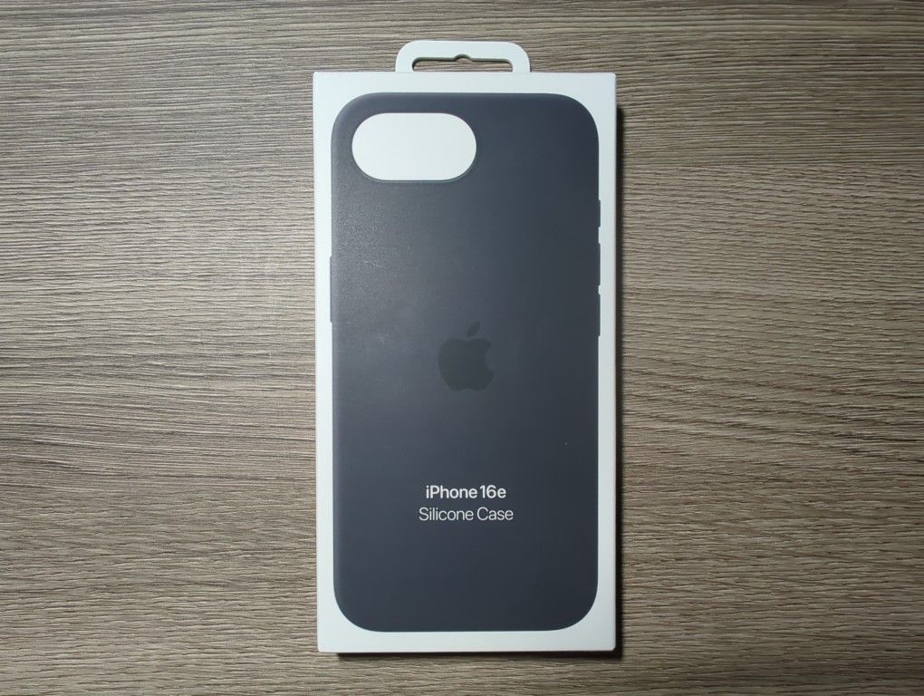 iPhone 16e Silicone Case – Black