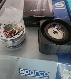 NRG short hub SRK-100H and Sparco quick release