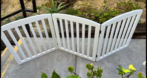 3-Panel Freestanding Wooden Pet Gate / Safety Barrier - White