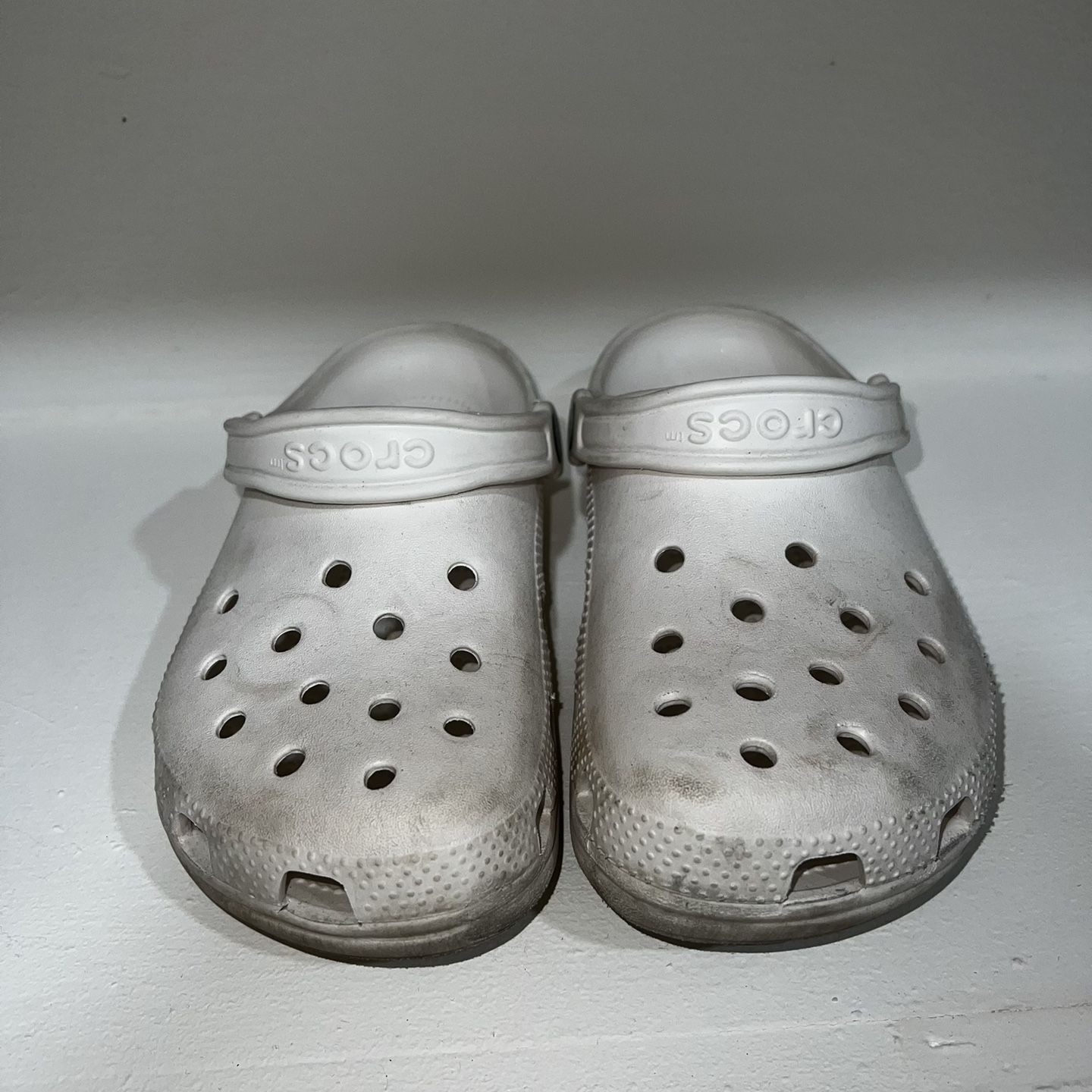 Crocs With Designer Charms Size 6 for Sale in Spring, TX - OfferUp