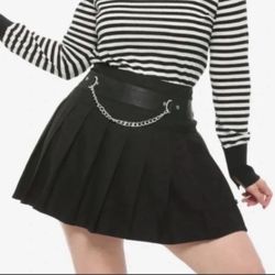 Vintage Y2k Gothic  Halloween Hot Topic Royal Bones | Women’s Black Pleated Belted  Daang Chain Link Mini Skirt Size L
