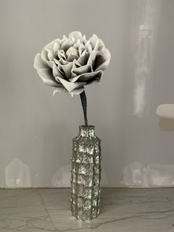 Decorative Vase In Silver With Giant Flower