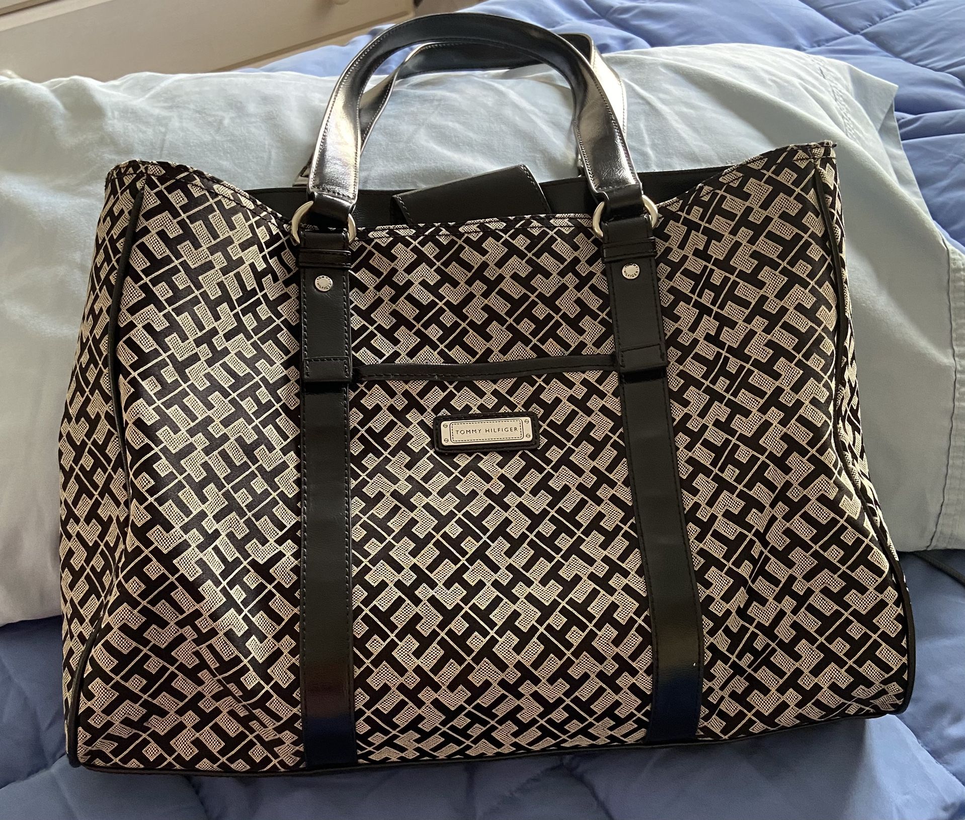 TOMMY HILFIGER MED TOTE SHOULDER BAG