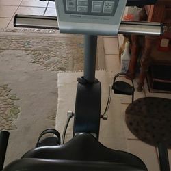 NordicTrack TRL 625 exercise Bike cycle, Low-impact exercise with good lumbar support. In Home Therapy Exercises For Recovery Excellent Condition.