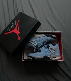 Jordan 4 university blue size 5y