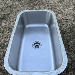Stainless steel sink 30”x16”x9”