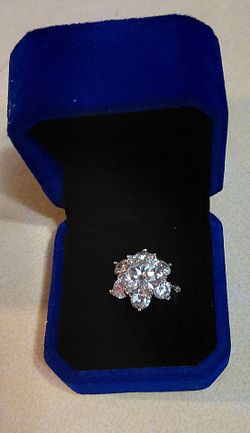 Beautiful 5ct mossinite sterling silver ring